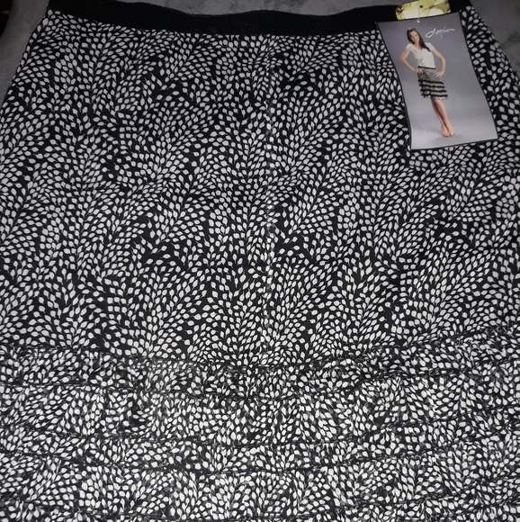 Lapis Dresses & Skirts - $10-New w/tag Lapis ruffle flowy skirt